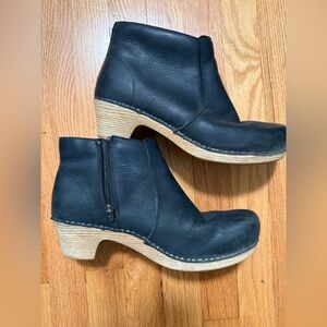 Dansko Maria Ankle Boot Bootie Black Milled Nubuck Leather Side Zip Women Sz40